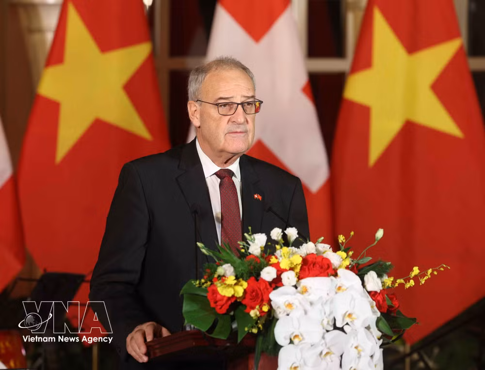 vnanet_potal-tong-bi-thu-chu-tich-nuoc-to-lam-va-phu-nhan-chieu-dai-tong-thong-thuy-si-va-phu-nhan-9095213-2.jpg