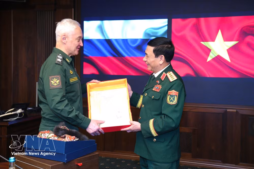 vnanet_potal-dai-tuong-phan-van-giang-hoi-kien-bo-truong-bo-quoc-phong-lien-bang-nga-9011627.jpg