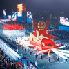 纪念南方解放、国家统一50周年庆典的阅兵和游行预演，于4月25日晚在胡志明市第一郡黎笋街举行。图自 越通社