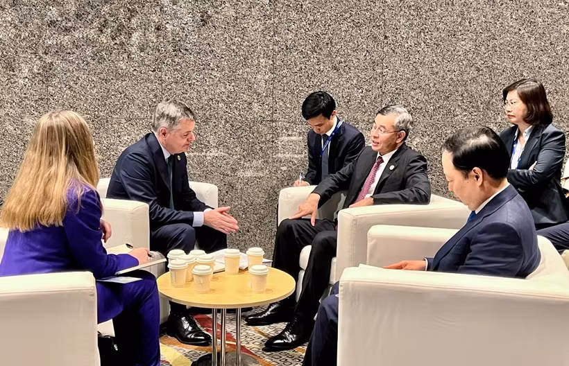 财政部长在2026年APEC财长会议期间与世界银行执行董事举行工作会谈。图自财政部