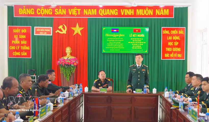 林同省边防部队指挥部副指挥长兼参谋长范春度大校在仪式上发表讲话。通知越通社