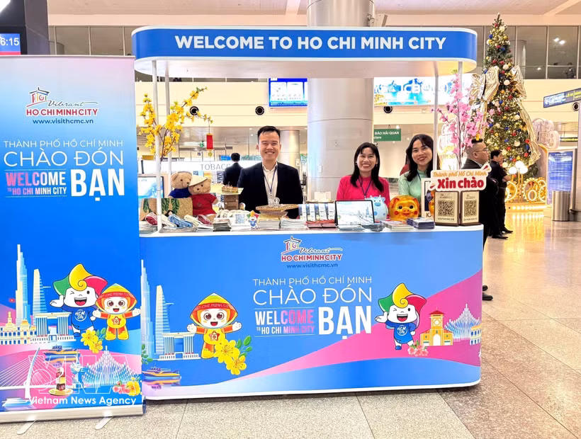 胡志明市在新山一国际机场设立旅游推广柜台。图自越通社