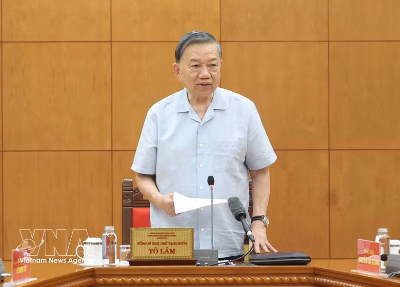 越共中央总书记、国家主席苏林在河内主持与中央内政部及相关机构的会议。图自越通社