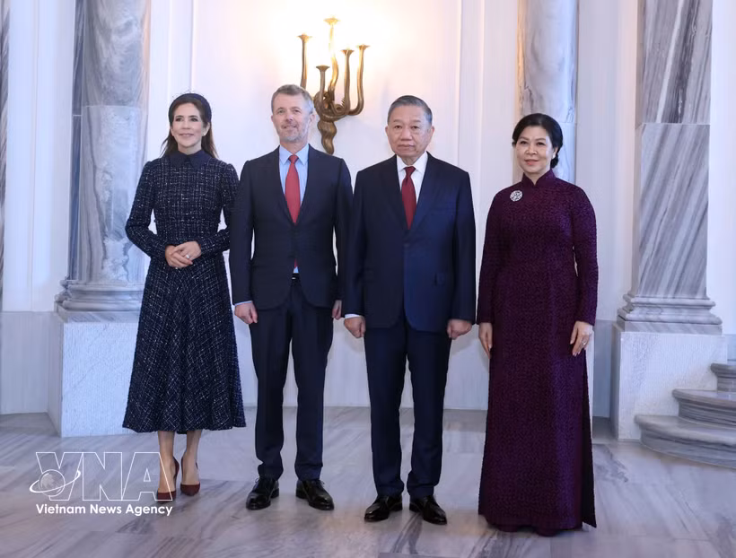 越共中央总书记、国家主席苏林及夫人吴芳璃会见丹麦国王腓特烈十世和王后玛丽。图自越通社