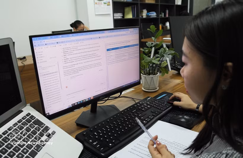 在查询和处理法律信息中应用人工智能。图自越通社