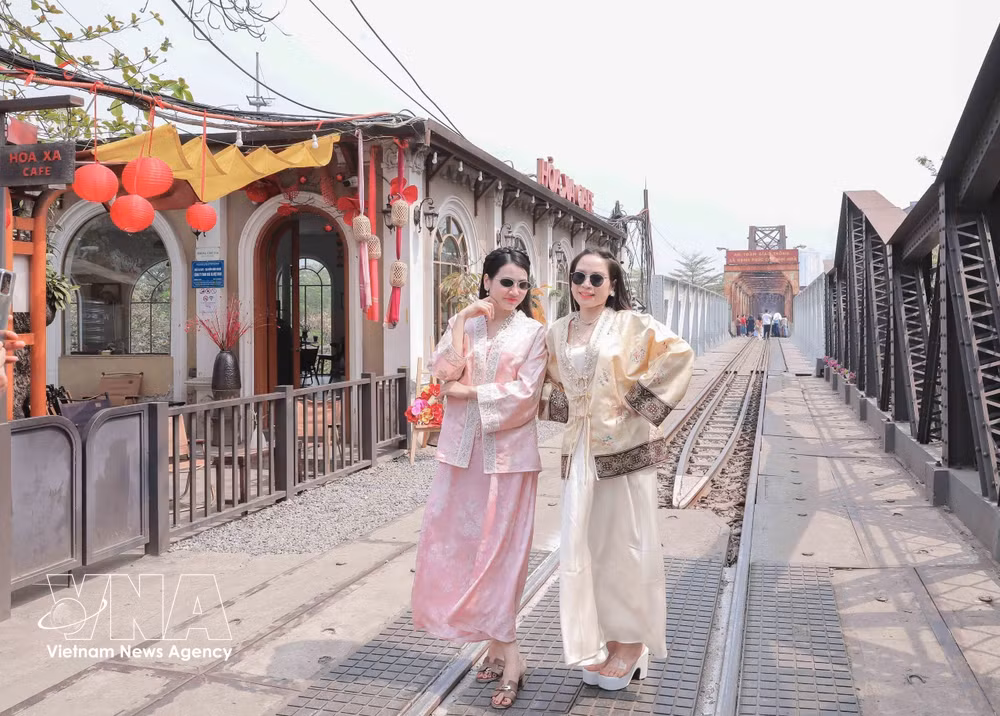 vnanet_potal-du-lich-trai-nghiem-tren-tau-5-cua-o-hanh-trinh-kham-pha-van-hoa-ha-noi-gan-voi-chuyen-doi-so-8694180.jpg