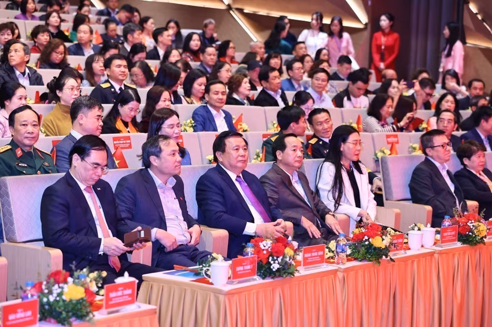 vna-potal-chuong-trinh-hoa-nhac-chinh-luan-nghe-thuat-dac-biet-mai-mai-niem-tin-theo-dang-8534955.jpg