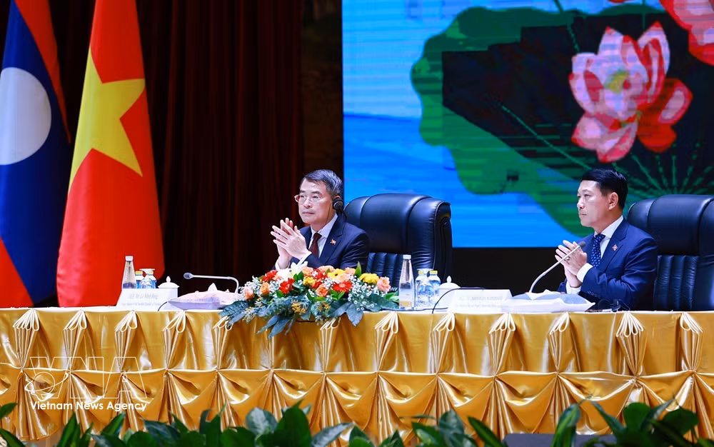 vnanet_potal-thu-tuong-le-minh-hung-va-thu-tuong-lao-saleumxay-kommasith-dong-chu-tri-hoi-nghi-xuc-tien-dau-tu-viet-nam-lao-9074516.jpg
