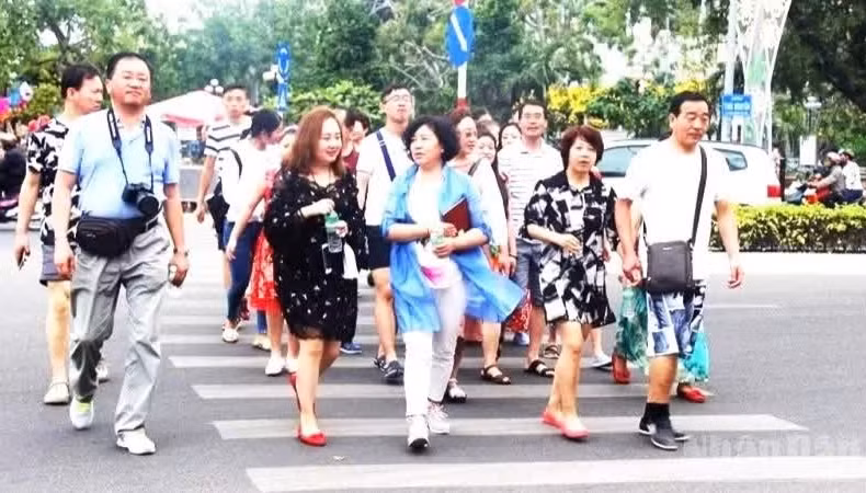 赴庆和旅游的一个中国旅游团。图片来源：nhandan.vn