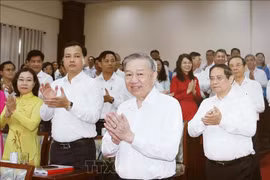 苏林总书记：胡志明市构建"金融—工业—港口"一体化超级都市