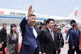 中共中央总书记、国家主席习近平抵达河内 开始对越南进行国事访问