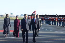 越共中央总书记、国家主席苏林与夫人抵达哥本哈根，开始对丹麦进行国事访问