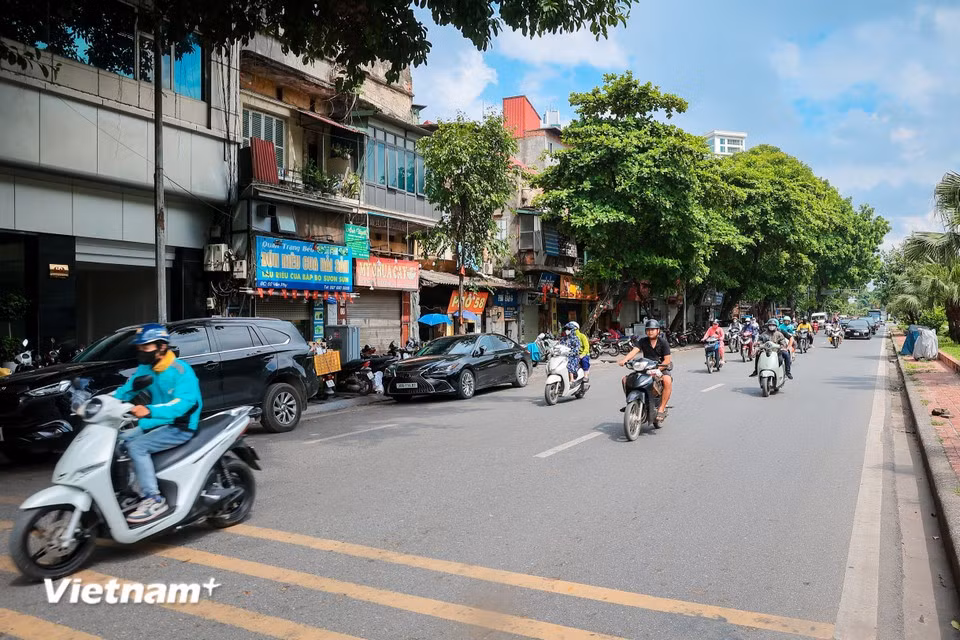 此外，建设局正在开展调研，计划在一环各入口处增设10个换乘停车场（Park and Ride），包括安富街92号对面区域、陈渴真街人行道、纸桥换乘站、陈庆余、陈光凯、安富水厂、守礼公园、柚路、黎笋少先队学校—纸桥以及陈渴真街等地点。（图自Vietnam+）