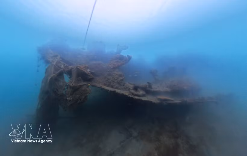 无编号C143号船沉入海底60多年后，船体已出现氧化、钙化现象，并被珊瑚和其他海洋生物覆盖。图自越通社