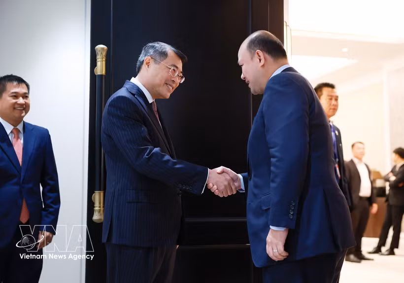越南政府总理黎明兴会见柬埔寨副首相、青年联合会主席洪玛尼。图自越通社