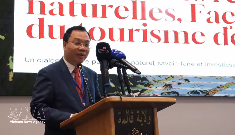 越南驻阿尔及利亚大使武维龙在会上发表讲话。图自越通社