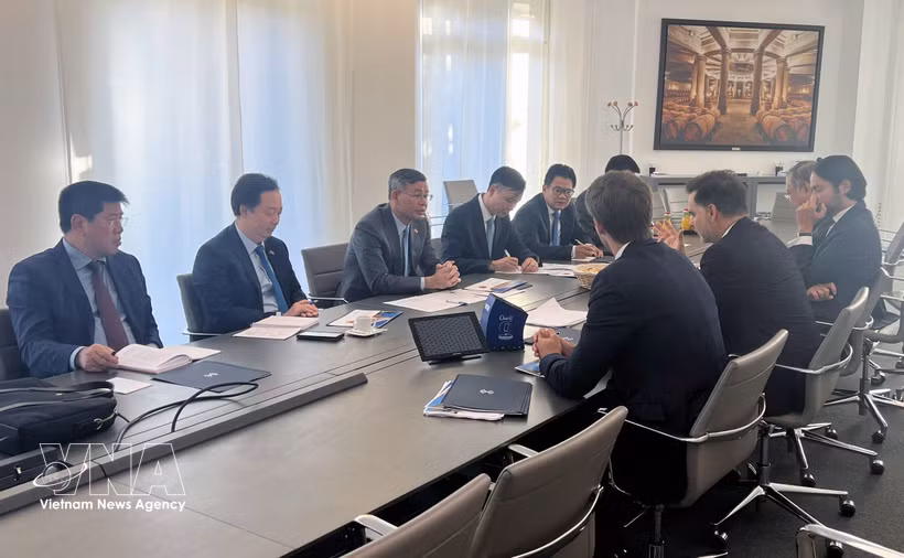 越南财政部长吴文俊与罗斯柴尔德集团（Rothschild & Co）举行工作会谈。图自越通社