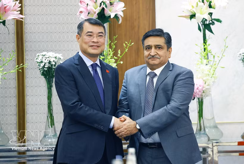 越南政府总理黎明兴会见ACME集团副董事长桑杰·达万。图自越通社