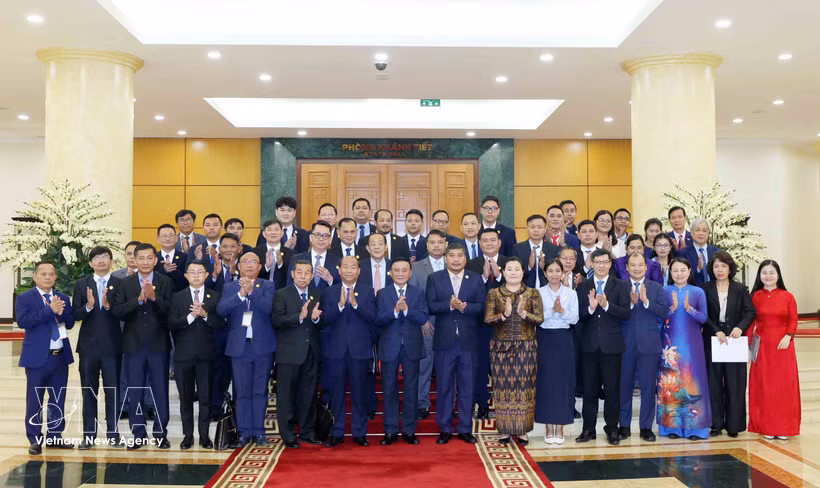 双方代表合影。图自越通社
