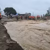连日来，北部山区部分省份遭遇大到特大暴雨,短时强降雨或引发低洼地区内涝。图自越通社