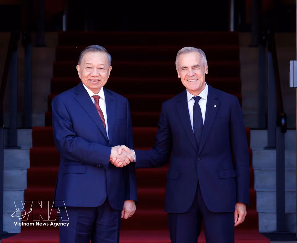 加拿大总理马克·卡尼欢迎越共中央总书记、国家主席苏林一行对加拿大进行国事访问。图自越通社