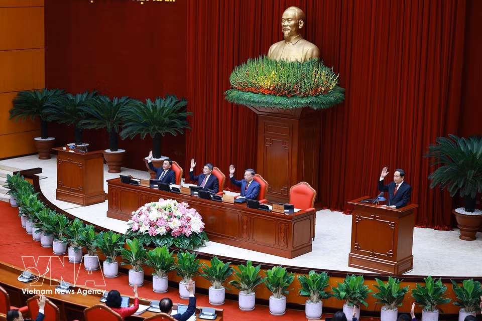 与会代表表决通过会议议程。图自越通社