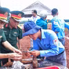 同奈市军事指挥部K72队在明德乡一处空地发现了一座集体墓和多件遗物。图自越通社