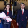 越南财政部部长吴文俊前往内排国际机场迎接列支敦士登公国首相布丽吉特·哈斯。图自越通社
