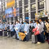 附图：越南员工办理赴海外就业手续。图自Vietnam+
