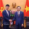 胡志明国家政治学院院长段明训副教授会见三星（越南）公司总经理罗基洪（Na Ki Hong）。图自越通社