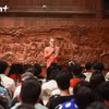 法国大使身着越南奥黛 在越南第一所大学传播法语之美