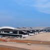 隆城国际机场航站楼和空中交通管制塔的一部分。图自越通社