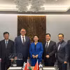 越南国家审计署代表与白俄罗斯国家监察委员会代表。图自越通社