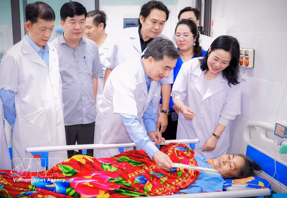 vnanet-potal-tu-van-suc-khoe-kham-benh-ho-tro-nhan-dan-tai-nghe-an-8343595-1.jpg