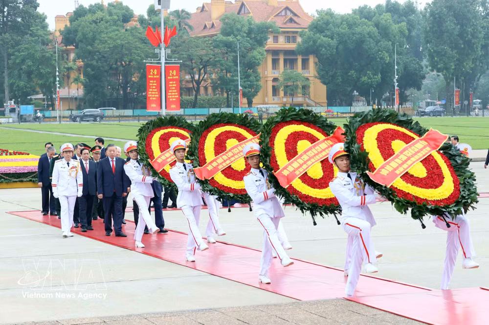 vnanet-potal-lanh-dao-dang-nha-nuoc-vao-lang-vieng-chu-tich-ho-chi-minh-nhan-dip-81-nam-quoc-khanh-8988465.jpg