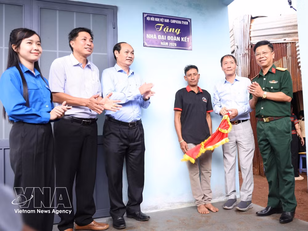 vnanet_potal-dong-nai-cham-lo-doi-song-vat-chat-tinh-than-cho-dong-bao-bien-gioi-9037259-1.jpg