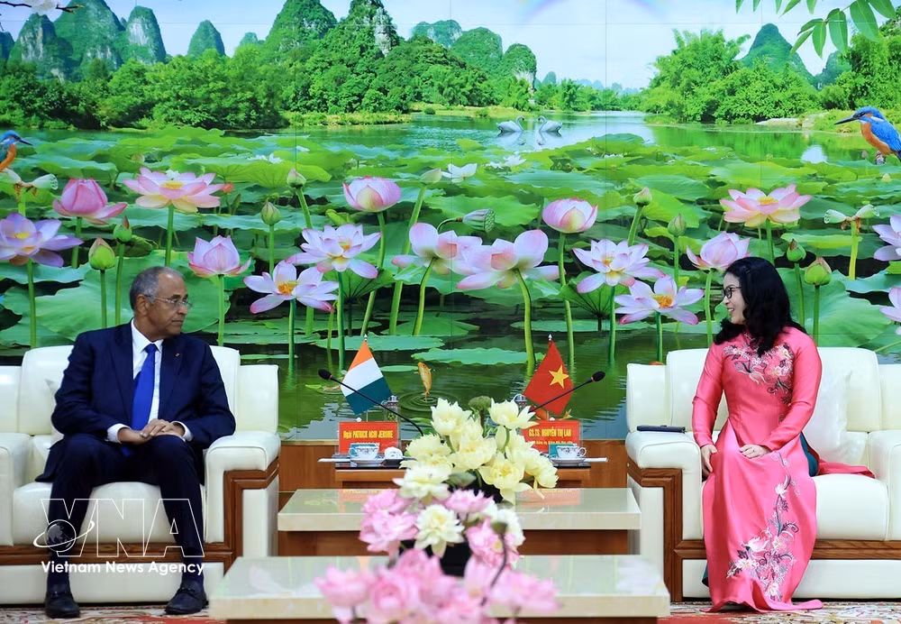 vnanet-potal-chu-tich-quoc-hoi-cote-divoire-tham-lam-viec-tai-hoc-vien-nong-nghiep-viet-nam-8978335-2.jpg