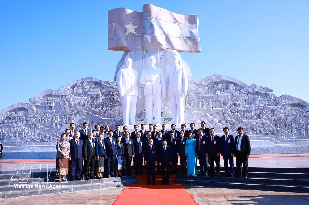 vnanet_potal-thu-tuong-le-minh-hung-tham-gia-dinh-co-chu-tich-quoc-hoi-lao-xaysomphone-phomvihane-9075674-2.jpg