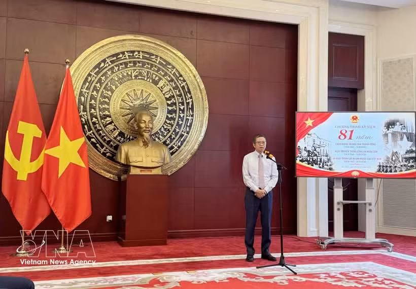 potal-nganh-ngoai-giao-va-cong-an-co-nhung-dong-gop-rat-lon-cho-nhung-thanh-cong-chung-cua-dat-nuoc-8970675.jpg