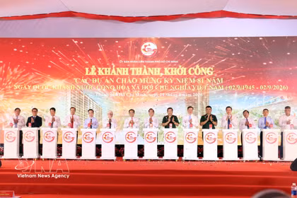各位代表出席庆祝国庆项目开工、竣工仪式。图片来源：越通社。