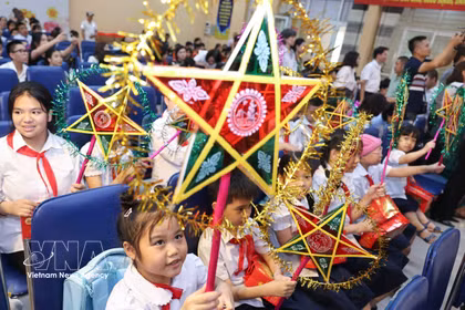 河内一特殊学校学生欢度中秋节的喜庆、温馨氛围。图：越通社 